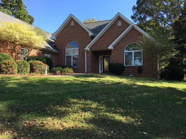 865 The Oaks Dr, Ellijay, GA 30540