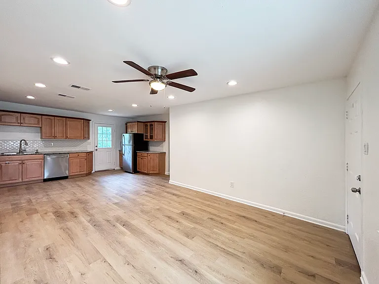 1304 Curtis Dr — Photo 6