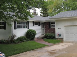 4945 Ledge Ln, Williamsville, NY 14221