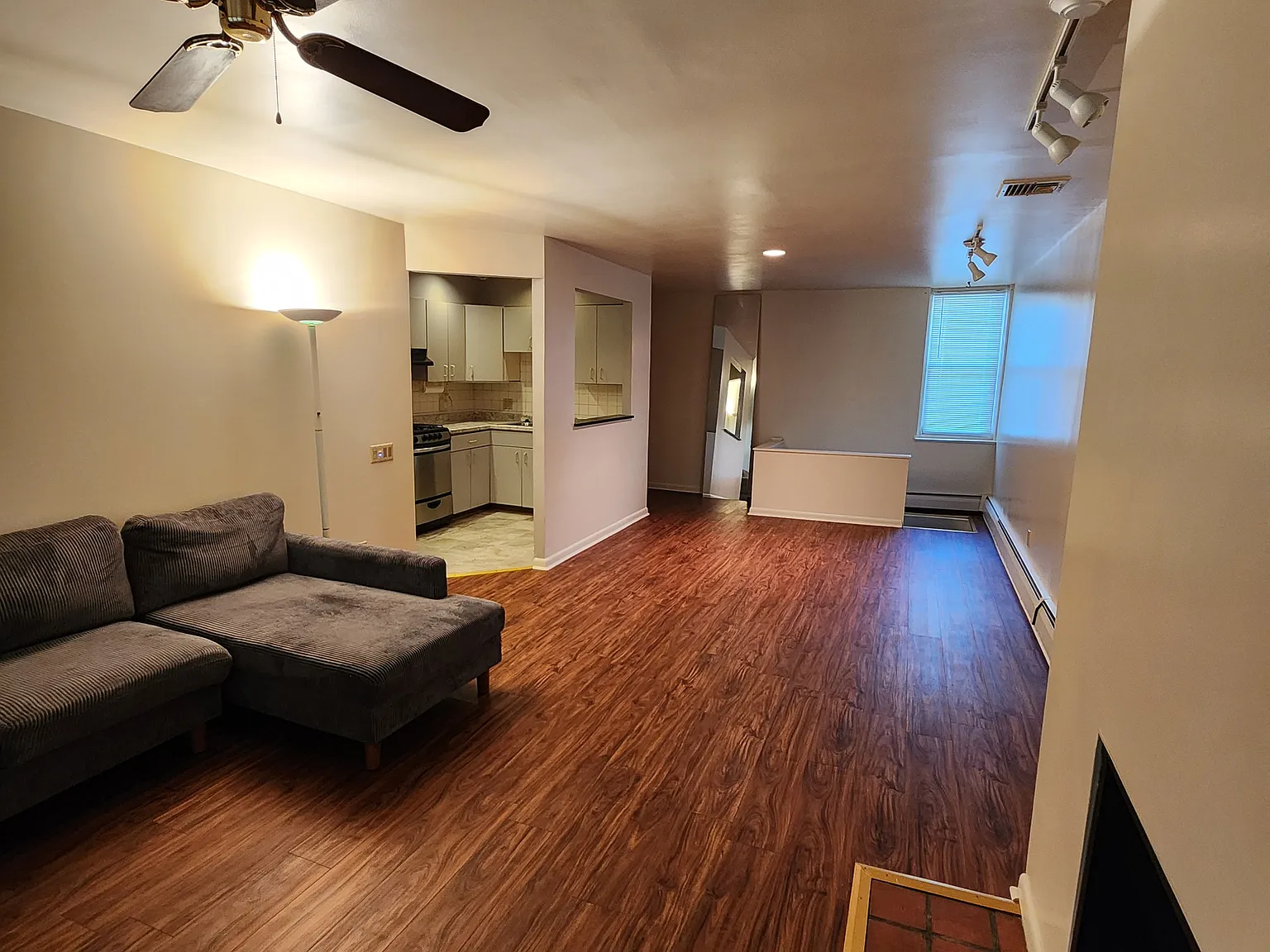 2 bed, 2.5 bath, 2600 sqft, $1,700 — Photo 2