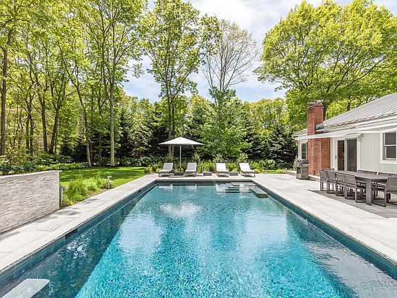 3rd image of 12 Surrey Ct