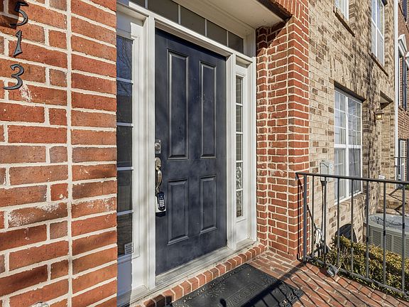 4th image of 7513 Lords Chapel Dr
