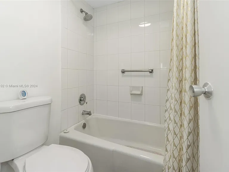 100 Lincoln Rd #306 — Photo 10