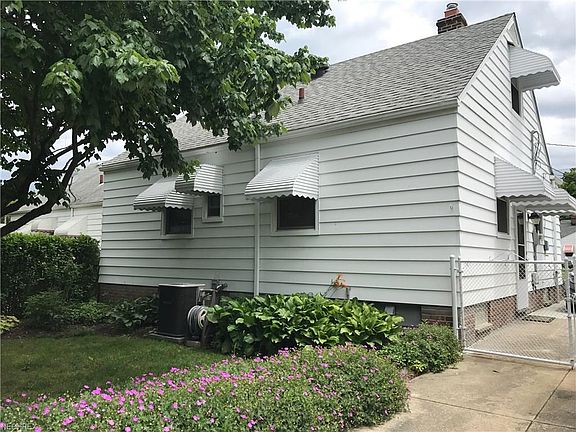 3rd image of 4988 Claremont Blvd