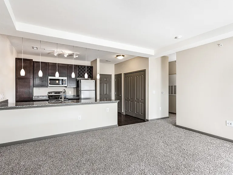 Bella Vista Apartments — Photo 13