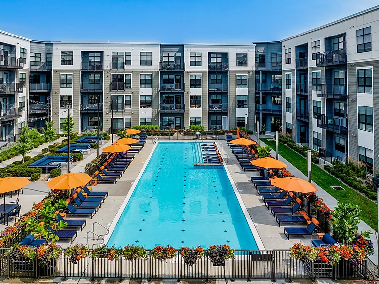 The Pointe at Polaris — Photo 30