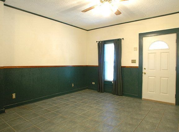 2nd image of 140 E Main St