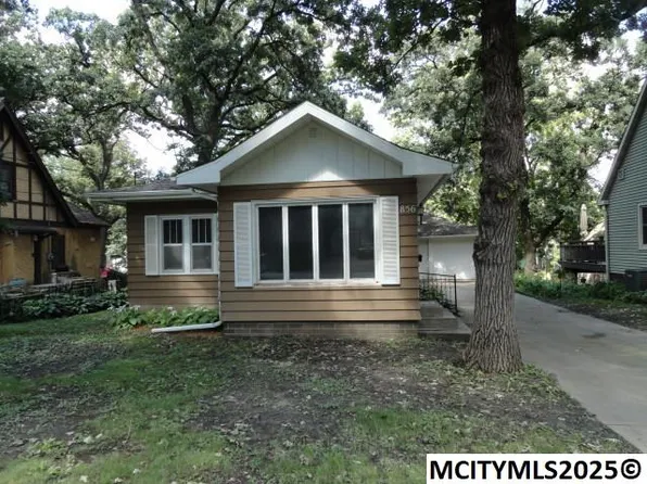 856 1st St NW, Mason City, IA 50401