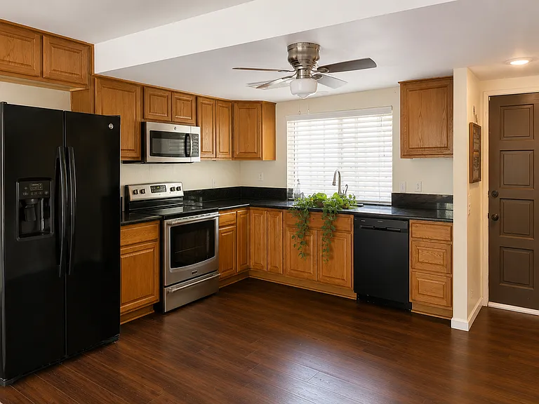 3947 Arthur Ct — Photo 2