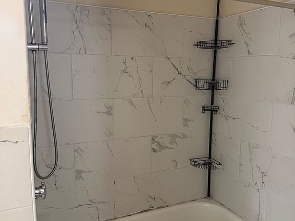 3rd image of 194 Harrison St #1L