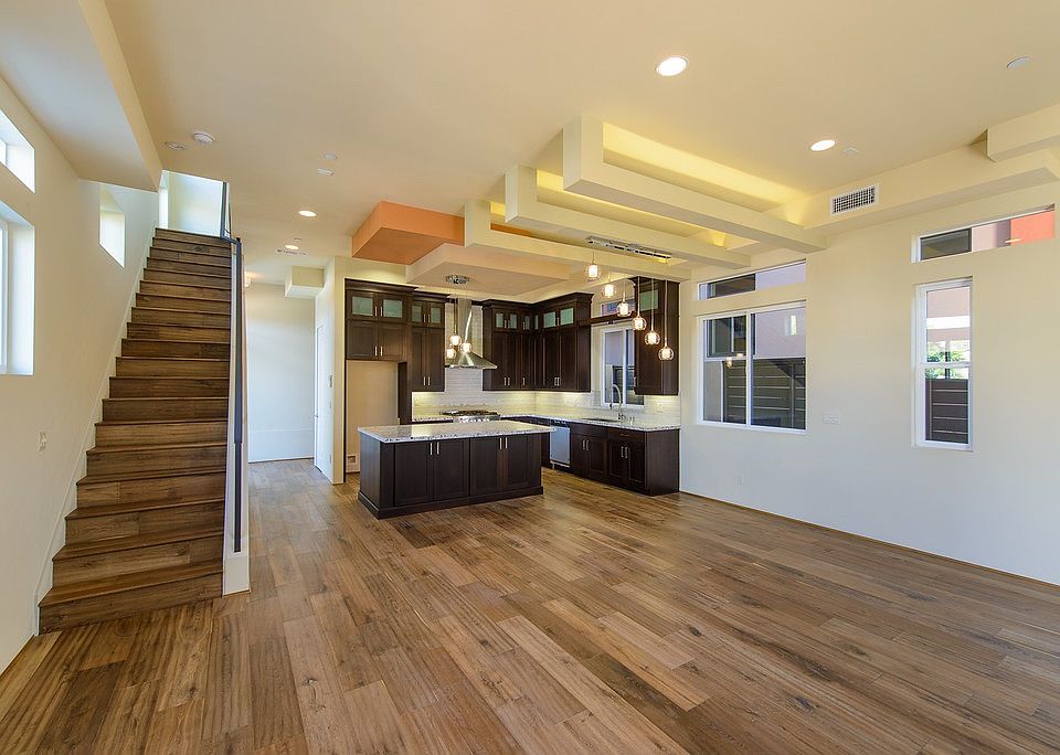 2nd image of 1601 Clark Ln