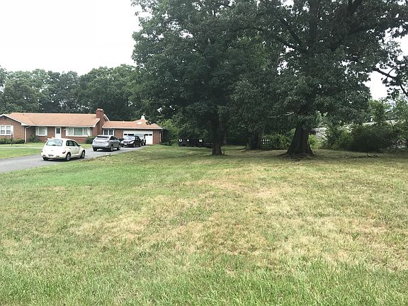 3rd image of 7900 Farrs Ln