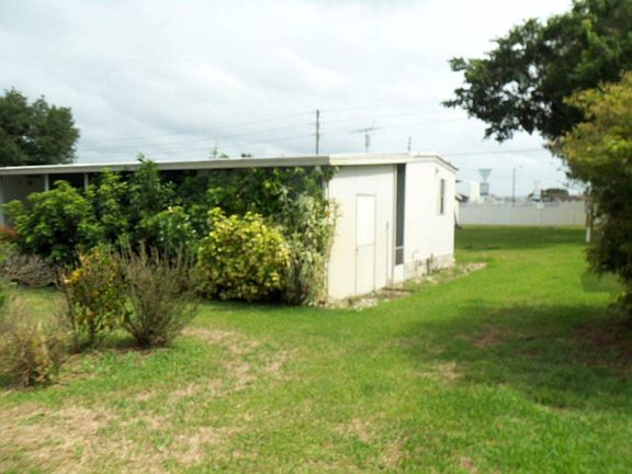 3rd image of 4 Horseshoe Ln