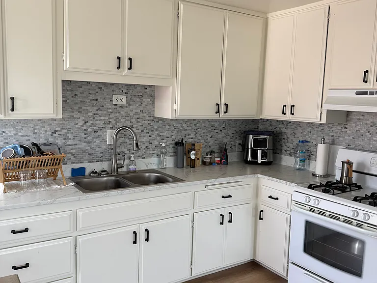 146 N Cedros Ave — Photo 7