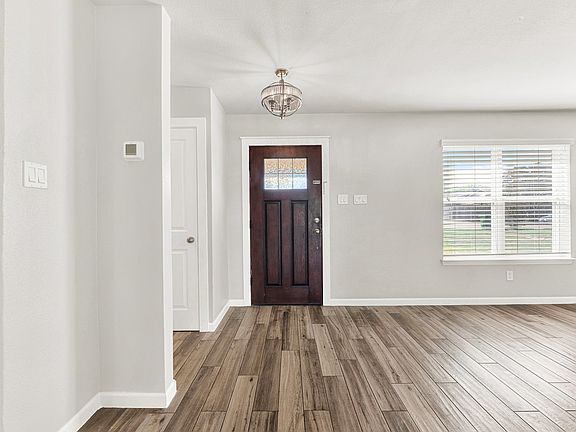 2nd image of 2621 Ivanridge Ln