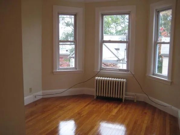 25 Maple St, Watertown, MA 02472