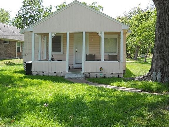2nd image of 131 N Pecan Dr