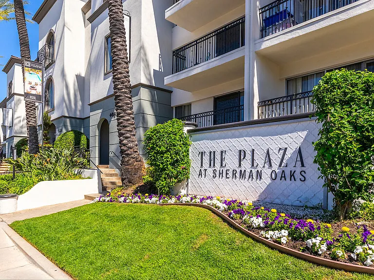 Plaza at Sherman Oaks — Photo 27