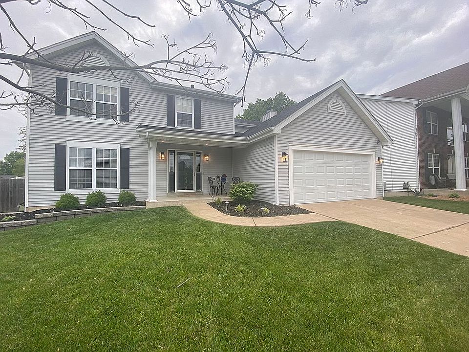 112 Royallmanor Ln - Front