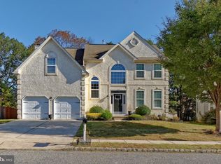 22 Log Cabin Rd, Sicklerville, NJ 08081