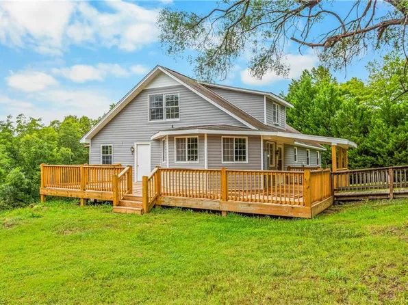 2018 East Rd, Walnut Cove, NC 27052
