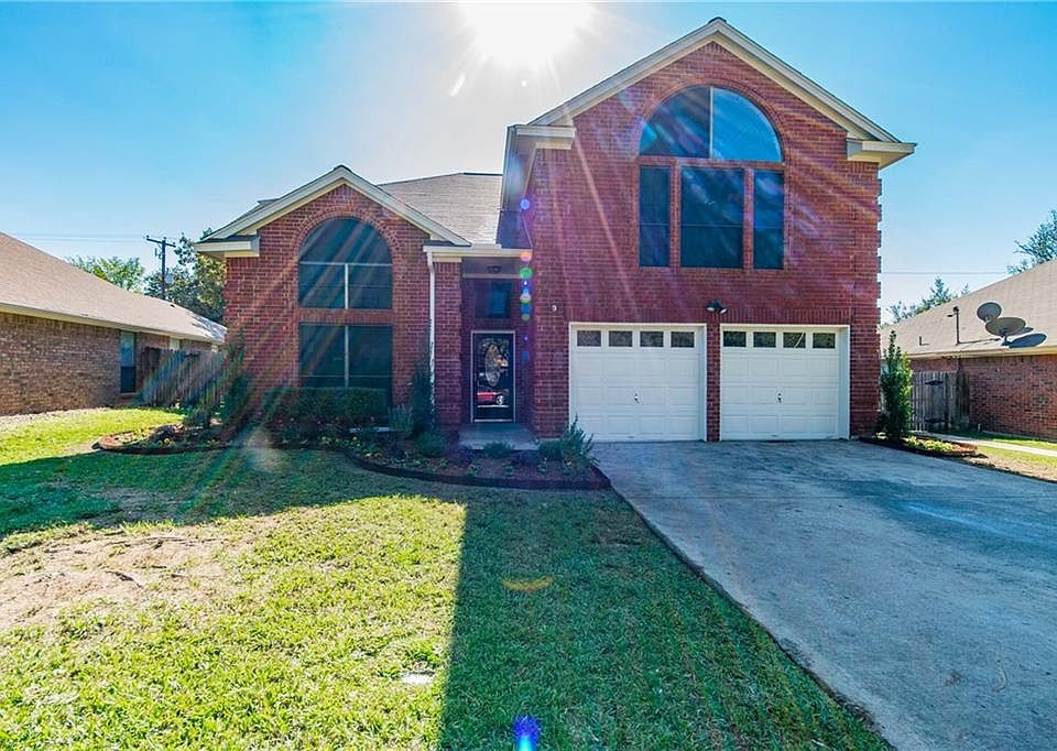 1st image of 2118 Turf Club Dr