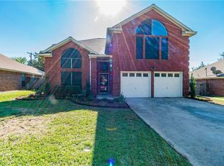 2118 Turf Club Dr, Arlington, TX 76017