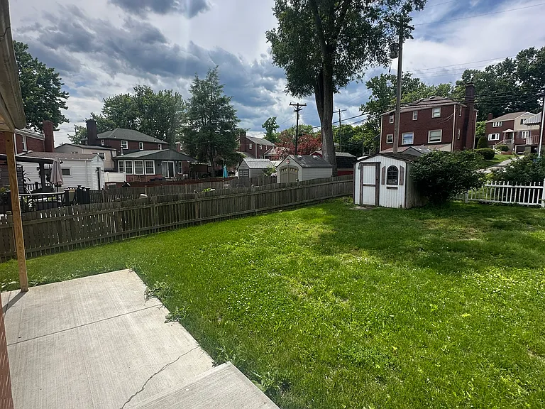 2062 Elmbrook Ln — Photo 42