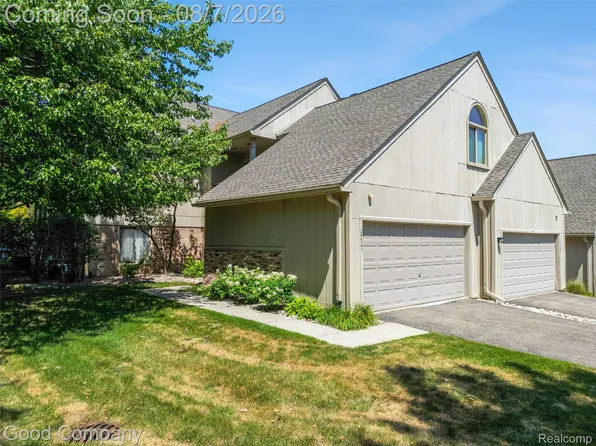 29367 Laurel Dr, Farmington, MI 48331