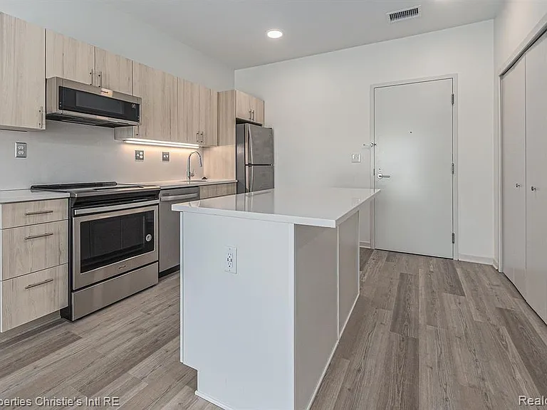 7410 Kercheval St #212 — Photo 6