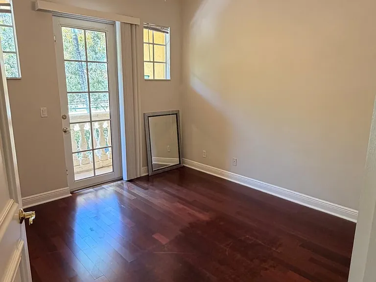 210 NE 69th Cir — Photo 22
