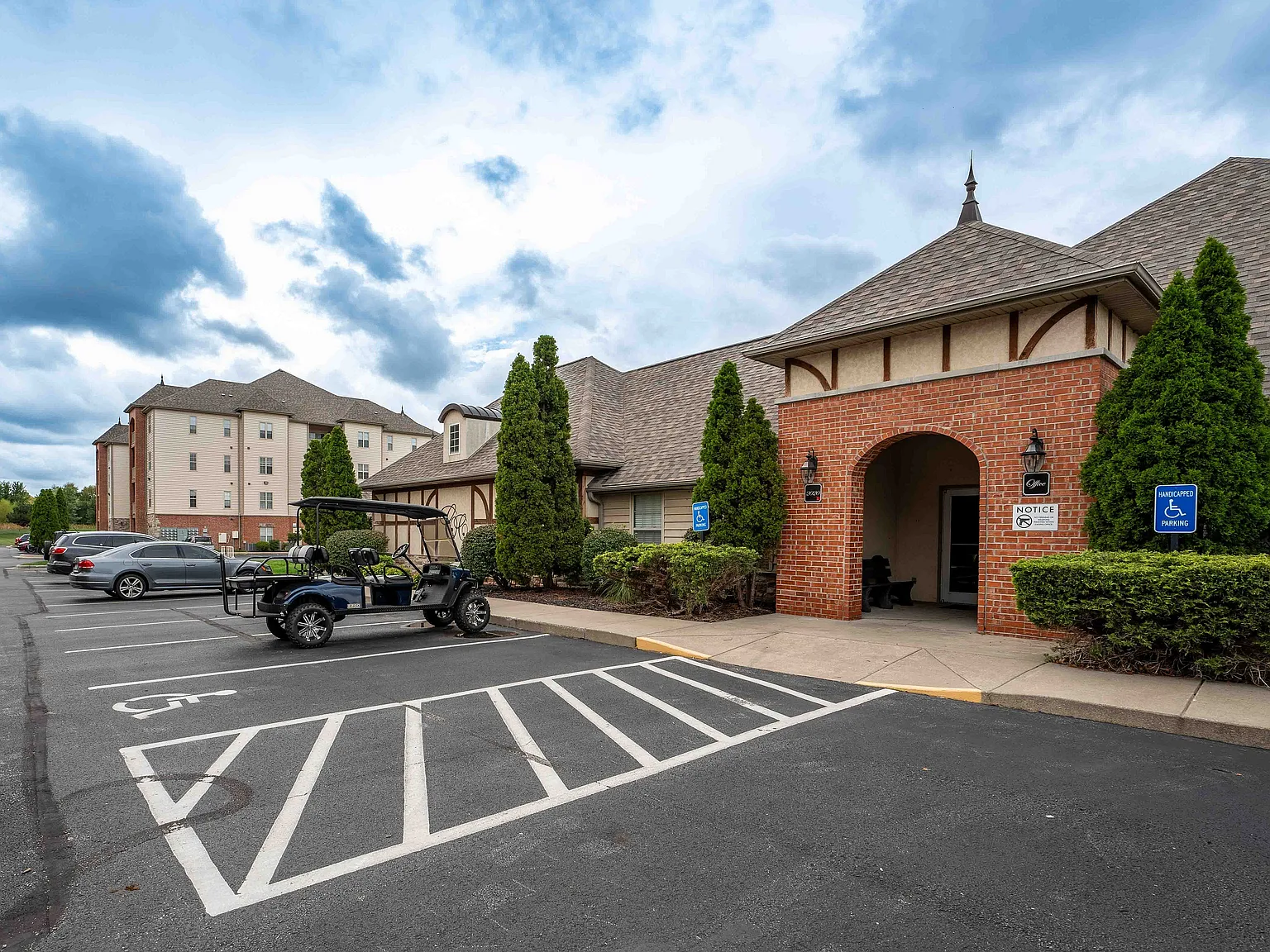 Coryell Courts Apartments — Photo 1