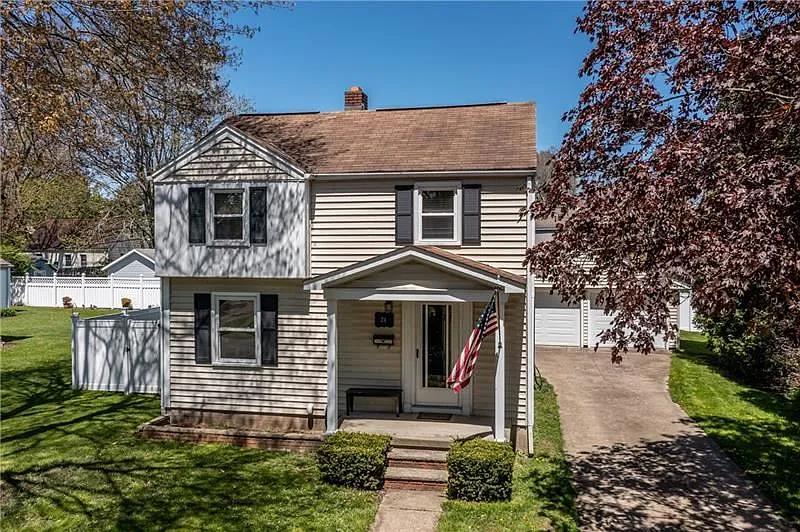 24 Bentley Ave photo 1