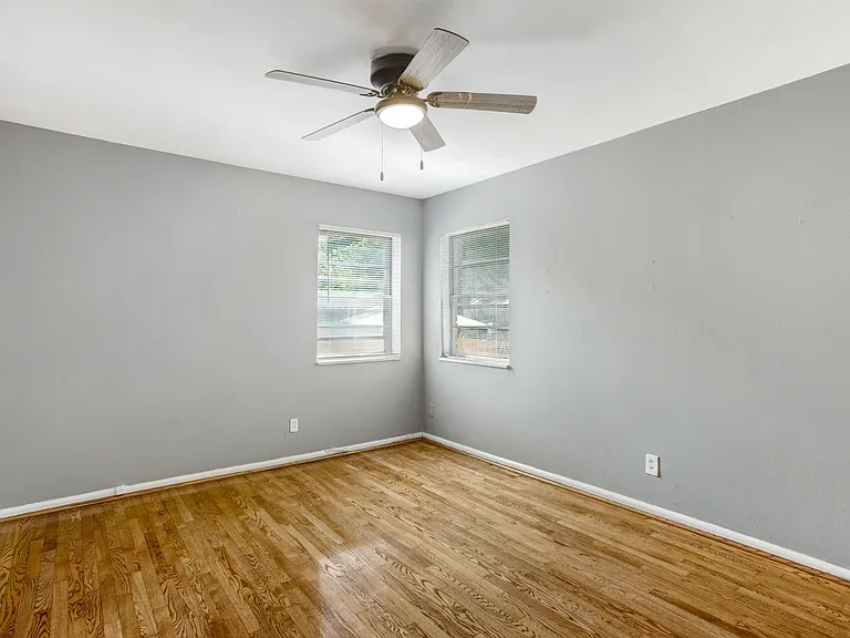 1304 Grant Dr — Photo 7