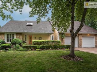 12608 Pawnee Ln, Leawood, KS 66209
