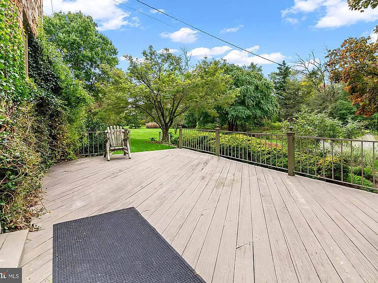 7704 Crossland Rd — Photo 50