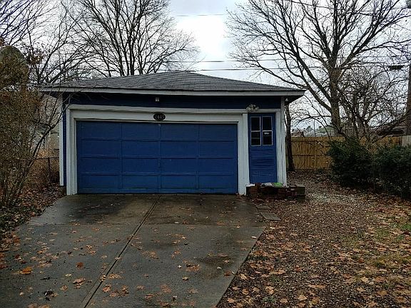 2nd image of 2445 Ravenwood Ave