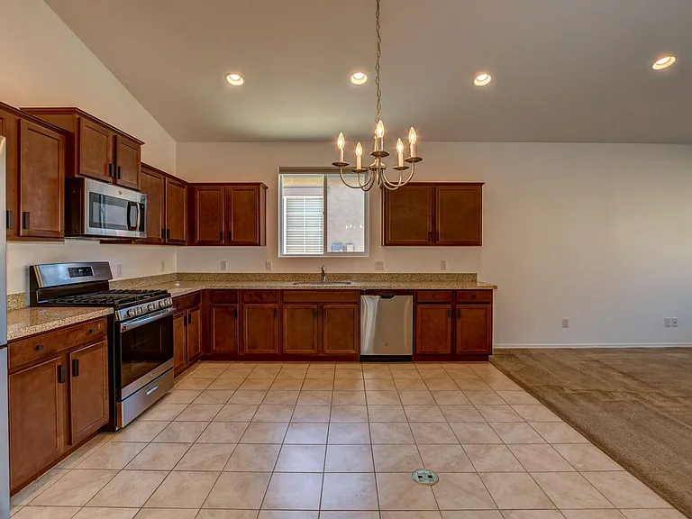 6222 Goldfinch Dr — Photo 5