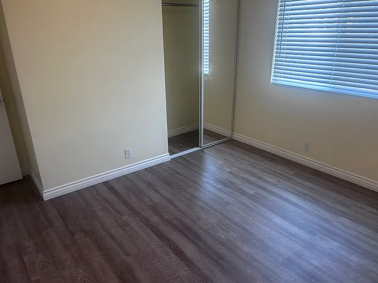4948 Brighton Ave — Photo 32