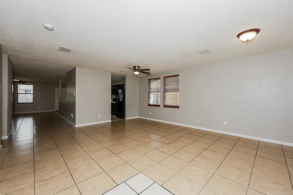 4 bed, 2.0 bath, 2194 sqft, $2,510 — Photo 3