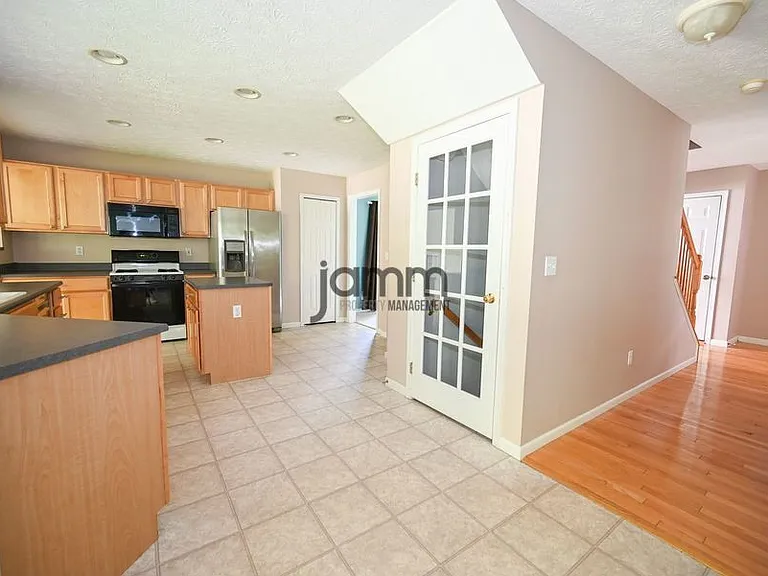 8728 Breckenridge Oval — Photo 3