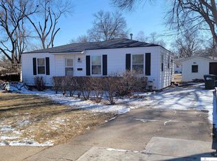 7735 Nicholas Cir, Omaha, NE 68114