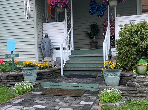 627 Delaware St, Forest City, PA 18421