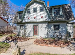 12 Prescott Pl, Saranac Lake, NY 12983