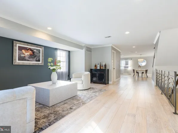 939 New Market St, Philadelphia, PA 19123