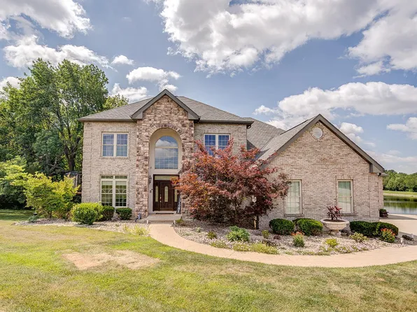 2 Eagle Lake Dr, Columbia, IL 62236
