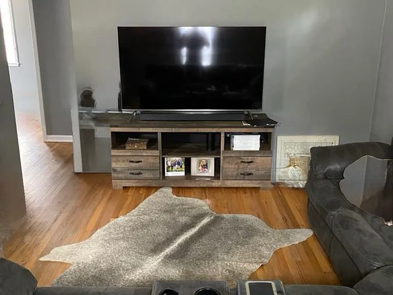 1219 Locust St — Photo 3