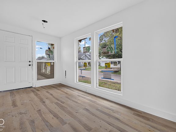 4th image of 701 Carlyle Pl