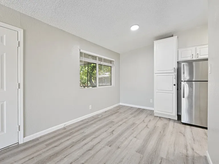 Cornell Apartments — Photo 27