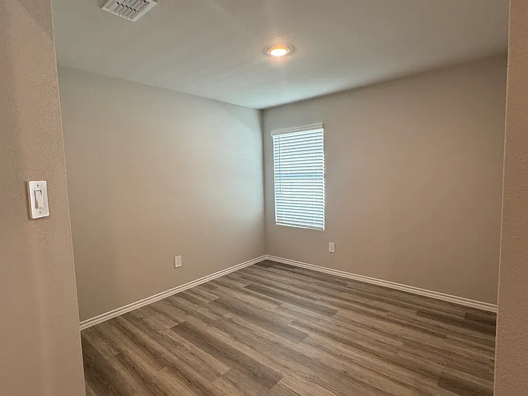 304 Deaf Smith St — Photo 9